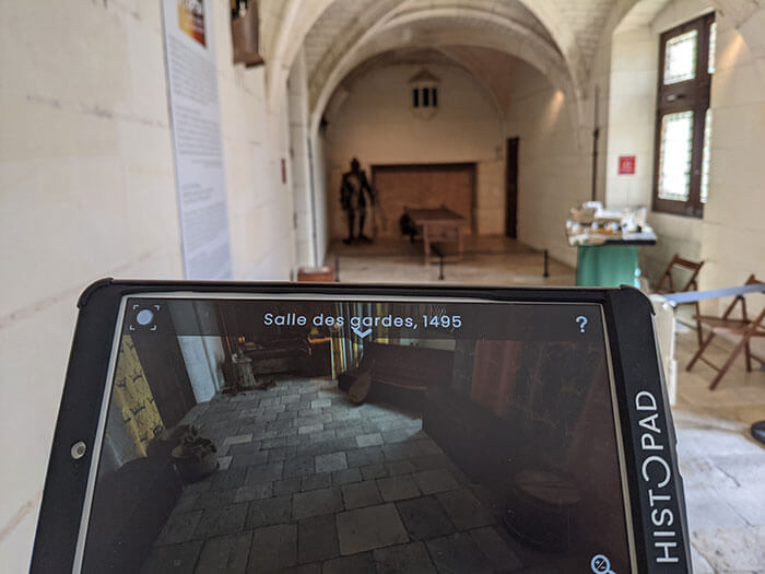 Dans la salle des gardes entre fiction et réalité avec l'histopad