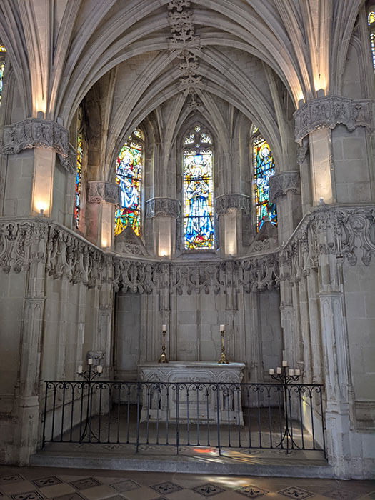 Interieur-Chapelle-Saint-Hubert-au-chateau-dAmboise-2