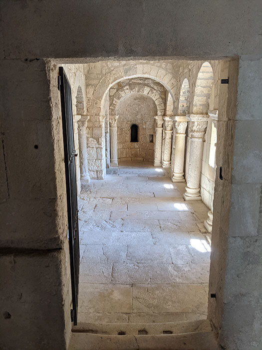 entree-de-l-Ermitage-saint-Pierre-de-l'abbaye-de-Montmajour
