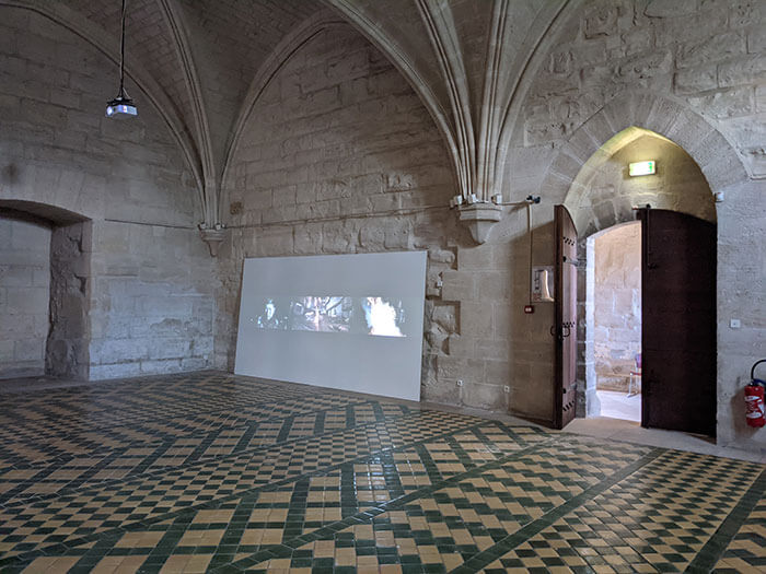 Voyages-Deci-Dela-exposition-vidéo-a-l'Abbaye-de-Maubuisson-3