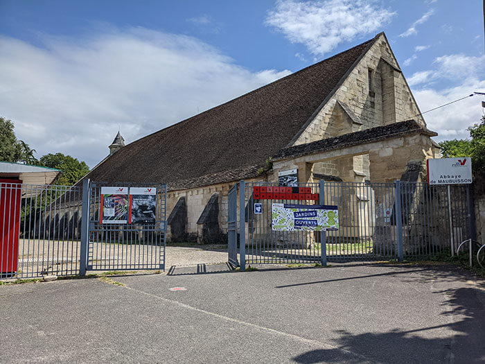 Voyages-Deci-Dela--exterieur-Grange-de-l'Abbaye-de-Maubuisson-2