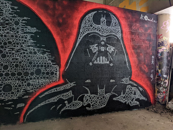 Voyages-Deci-Dela-Spot-13-Paris-graffiti-street-art-Star-wars-Dark-Vador-