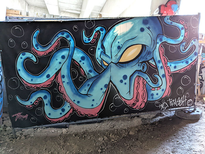 Voyages-Deci-Dela-Spot-13-Paris-graffiti-street-art-poulpe-Kraken-sur-toile-tendue