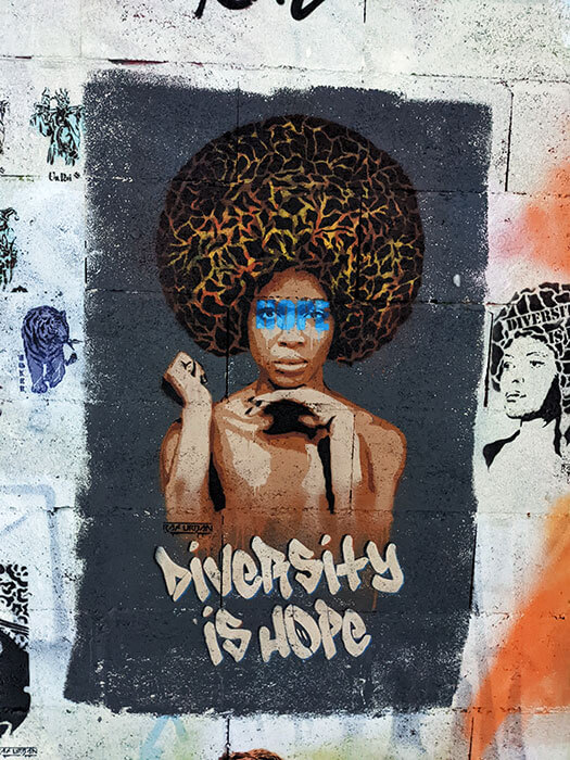 Voyages-Deci-Dela-Spot-13-Paris-graffiti-street-art-woman-diversity-is-hope