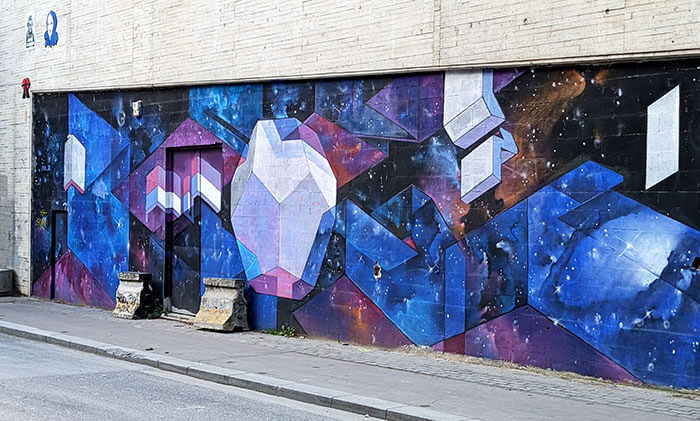 Voyages-Deci-Dela-Spot-13-Paris-graffiti-street-galaxie-3d-shape-