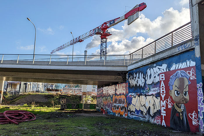Voyages-Deci-Dela-Spot-13-graffiti-street-art-Paris-Baby-Meta-bercy-2-et-grue-
