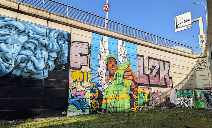 Voyages-Deci-Dela-Spot-13-graffiti-street-art-Paris-Cerveau-bleu-et-street-ange-bercy-