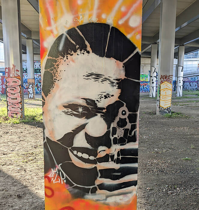 Voyages-Deci-Dela-Spot-13-graffiti-street-art-Paris-pochoir-la-cité-de-dieu-
