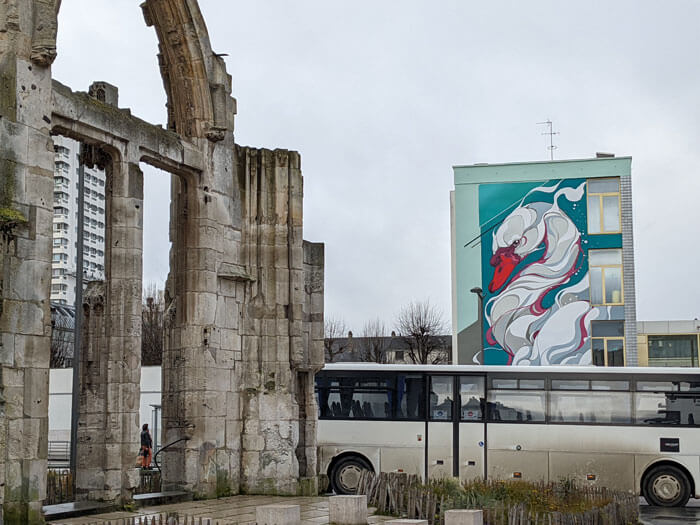 Voyages-Deci-Dela---fresque-graffiti-à-Rouen-le-cygne-de-la-gare-3