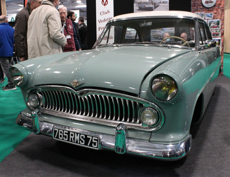 Voyage-Deci-Dela-Salon-retromobile-Porte-de-versaille-Paris-vue-interieur-véhicule-américain-ancien
