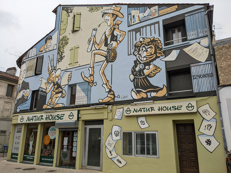 Voyages-Deci-Dela--Festival-de-la-bande-dessinée-Angouleme-Maison-Asterix-Luky-luke-et-Iznogoud