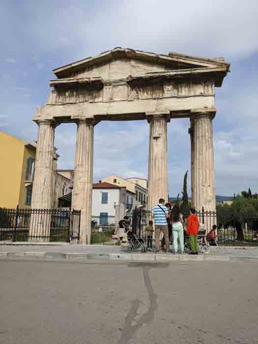 Voyage-Deci-Dela-Porte-d'Athéna-Archegetis---l'Agora-romaine-a-Athenes-