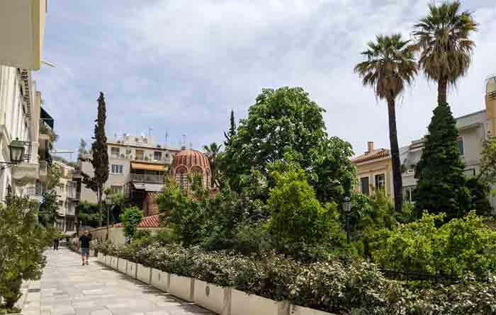 Voyage-Deci-Dela-dans-le-quartier-de-Plaka-à-Athenes