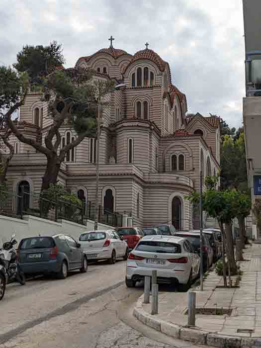 Voyage-Deci-Dela-vue-exterieur-de-l'Église-de-Sainte-Marina-à-Athenes