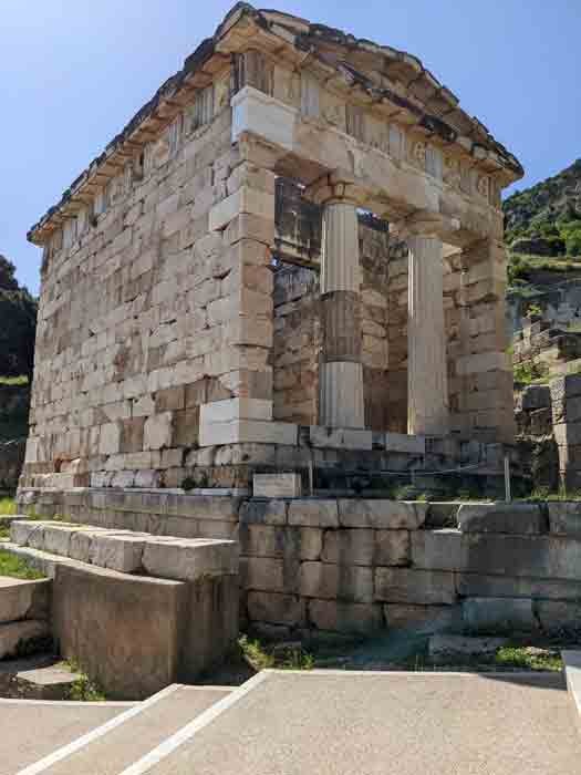 Voyages-Deci-Dela-Le-trésor-des-Athéniens-5-Delphe-Grece