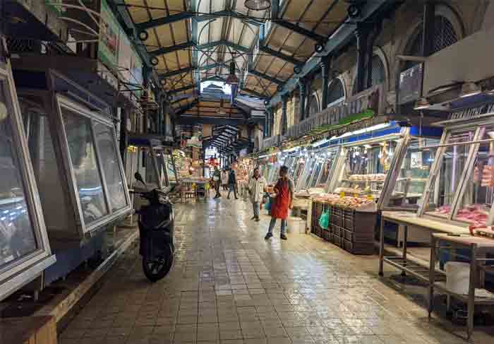 Voyages-Deci-Dela-Les-Halles-Marché-d'Athenes-espace-boucherie-Athenes-Grece