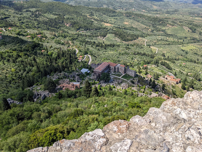 _Voyages-Deci-Dela-Vue-aerienne-de-la-ville-de-Mystra-depuis-le-chateau-2-en-Grece