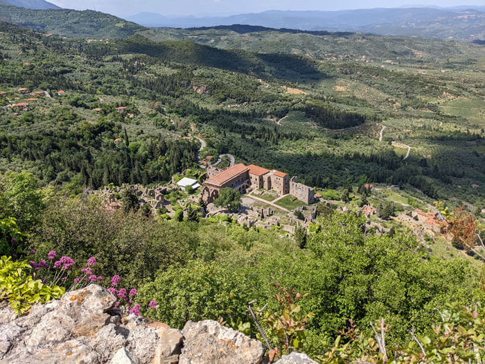 _Voyages-Deci-Dela-Vue-aerienne-de-la-ville-de-Mystra-depuis-le-chateau-3-en-Grece