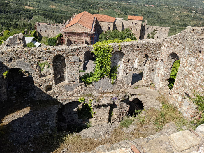 Voyages-Deci-Dela-village-centrale-5-Mystra-que-nous-n'avons-pas-pu-visiter-en-raison-des-traveaux-Mystras-Grece