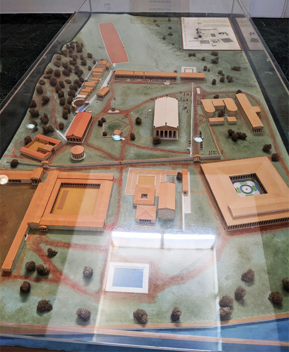 Voyages-Deci-Maquette-représentant-Olympie-antique-Grece