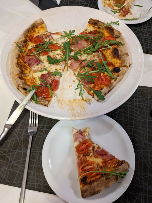 Voyages-Deci-Dela-Restaurant-Le-Farfalle---pizzas-ultra-bonne-à-Neapoli-en-Grece