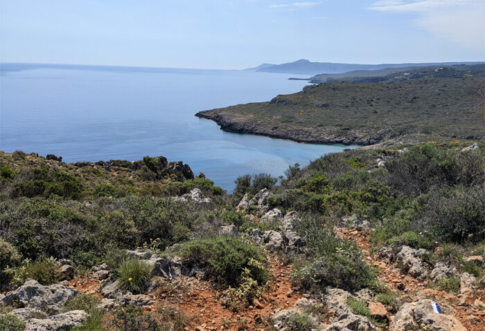 Voyages-Deci-Dela-Sentier-pedestre-depuis-la-plage-de-platia-Ammos-jusqu'au-phare-Moudari-2-l'Ile-de-Cythere-kithira