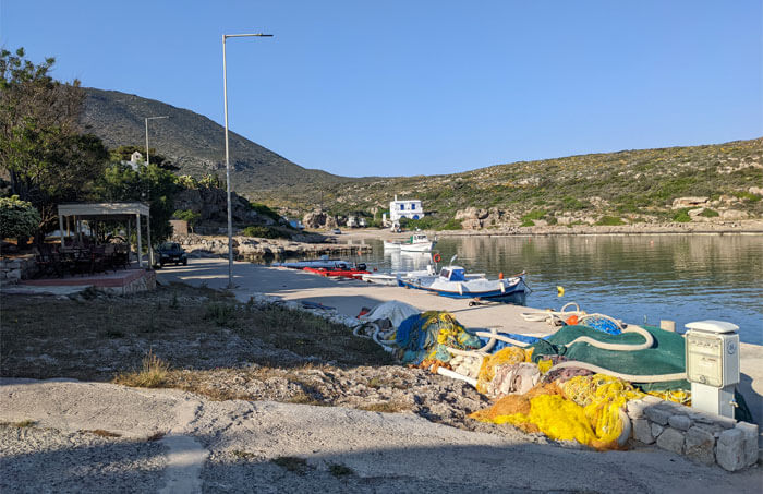 Voyages-Deci-Dela-Vue-du-port-de-peche-2-d'Alvemonas-Cythere-kithira