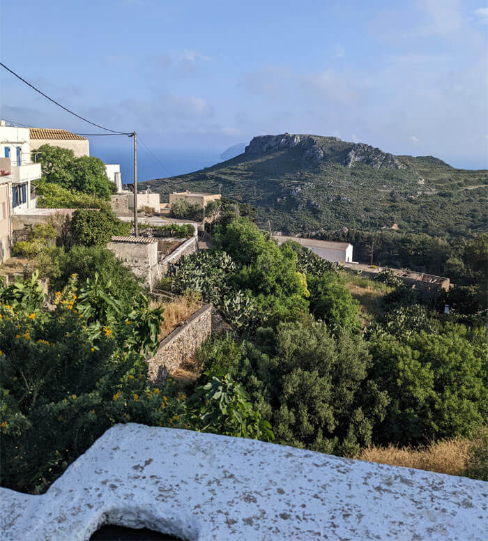 Voyages-Deci-Dela-Vue-vue-panormaique-depuis-le-centre-ville-de-Chora-sur-l'Ile-de-Cythere-kithira