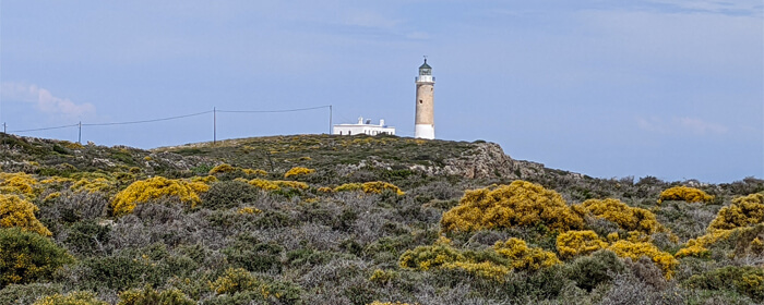 Voyages-Deci-Dela-objectif-en-vue-phare-Moudari-l'Ile-de-Cythere-kithira