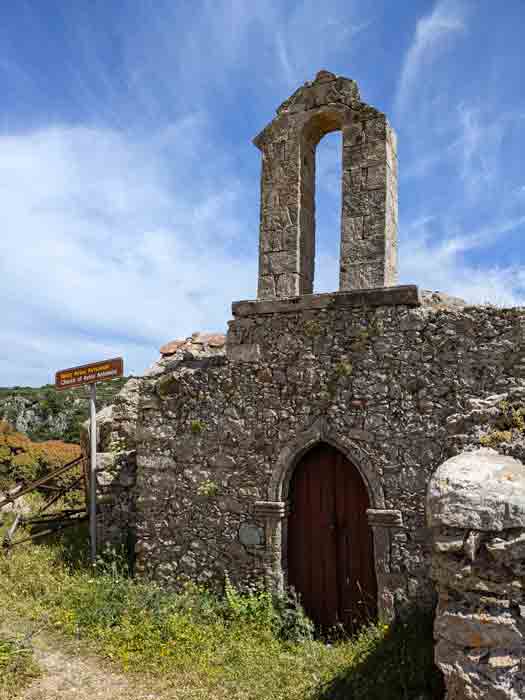 Voyages-Deci-Dela-paleochora-capitale-byzantine-de-l'ile-eglise-Ayios-Antonios-de-Cythère-kythira-Grece