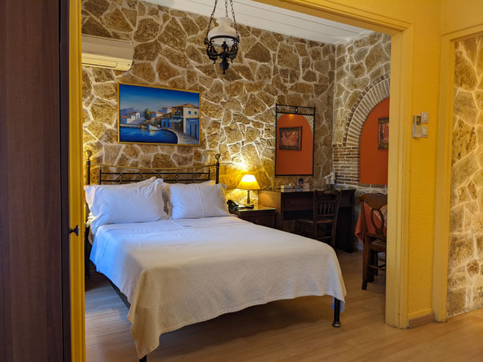 Voyages-Deci-Dela-Pension-Marianna-vue-interieur-de-la-chambre-2-Nauplie-Grece