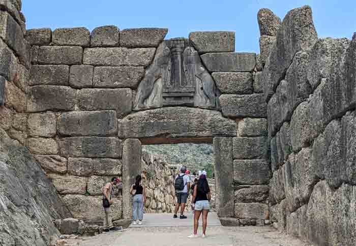 Grèce - Carnet de route dans la région du péloponnèse en 15 jours Voyages-Deci-Dela-Porte-des-Lionnes-3a-Mycenes-en-Grece