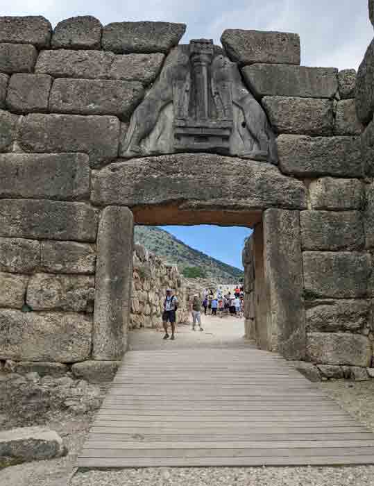 Voyages-Deci-Dela-Porte-des-Lionnes-6-a-Mycenes-en-Grece