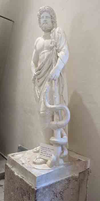 Voyages-Deci-Dela-Statue-representant-Asklepios-Epidaure-Grece