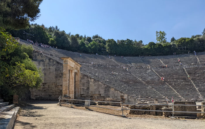 Voyages-Deci-Dela-Theatre-Antique-d'Epidaure-4-en-Grece
