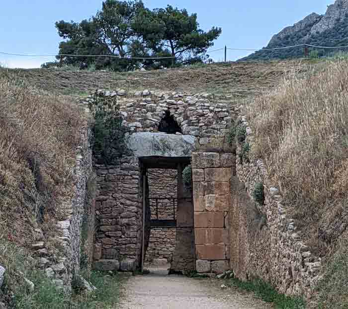 Voyages-Deci-Dela-la-tholos-tomb-of-aegisthus-3-Mycenes-en-Grece