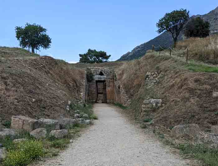 Voyages-Deci-Dela-la-tholos-tomb-of-aegisthus-Mycenes-en-Grece