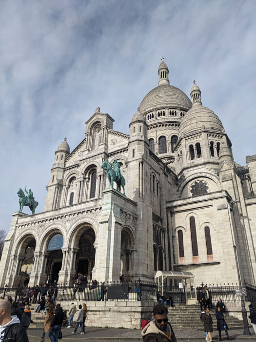 Voyages-Deci-Dela-basilique-du-sacré-coeur-de-Montmatre-Paris