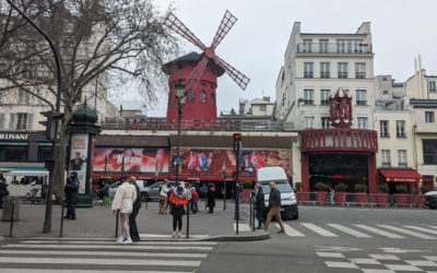 Plongez dans l’histoire et la magie du Moulin Rouge à Paris