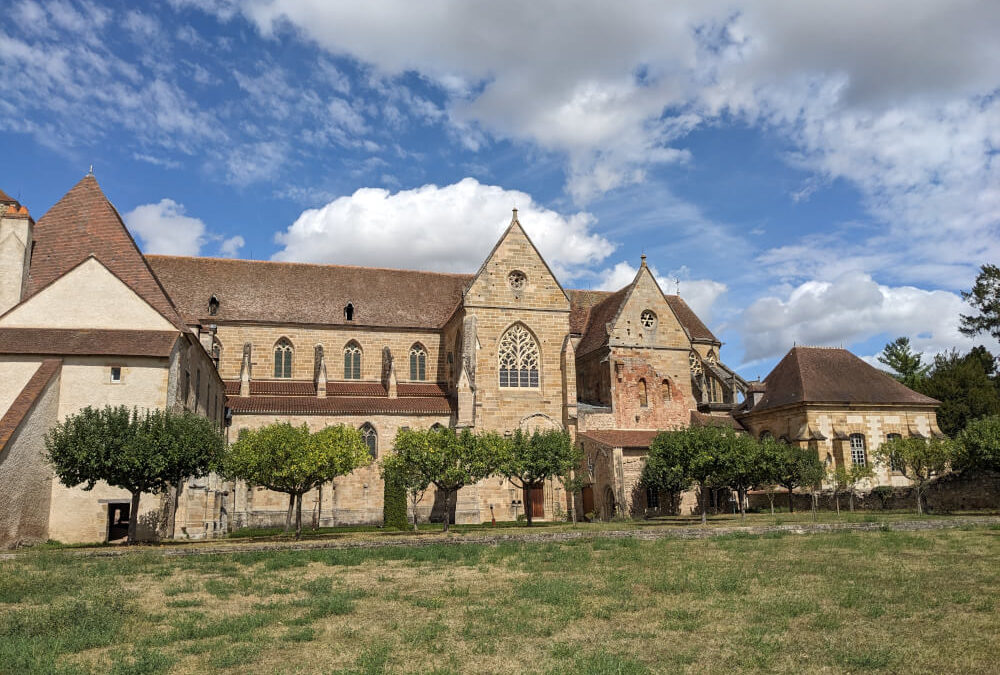 Musée et jardin du prieuré de Souvigny : un voyage entre nature et patrimoine