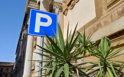 ZTL (zone à trafic limité) et panneaux de stationnement en Sicile et en Italie