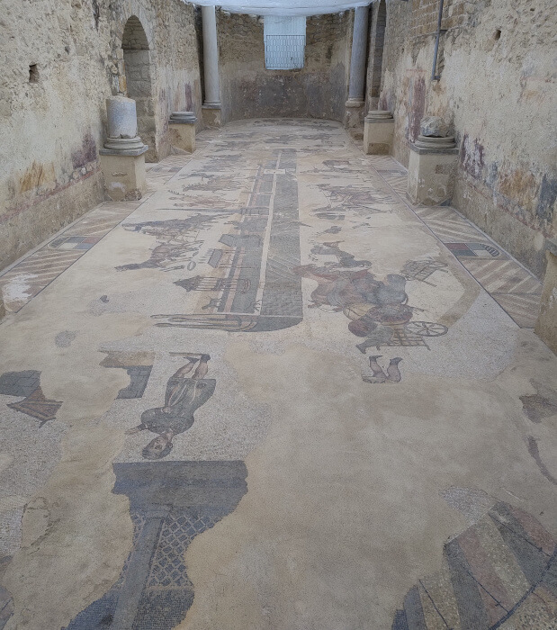 01-VoyagesDeciDela-Villa-romaine-du-casale-OediculeDeVenus