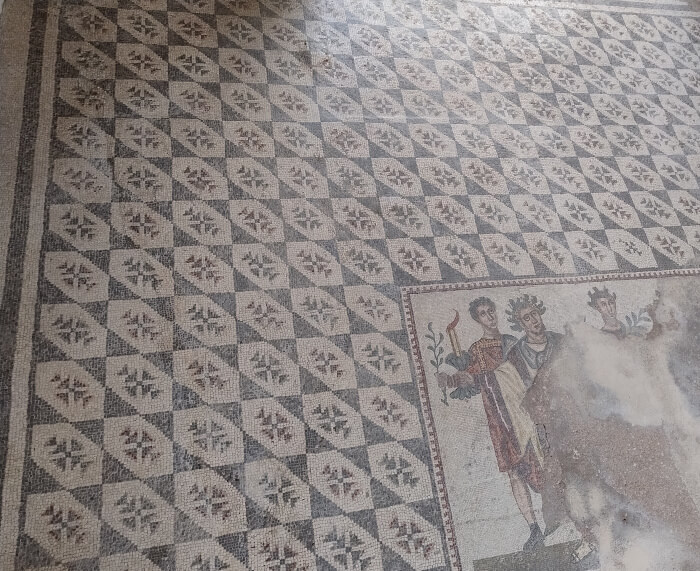 02-Voyages-Deci-Dela-quadrangular-vestibule