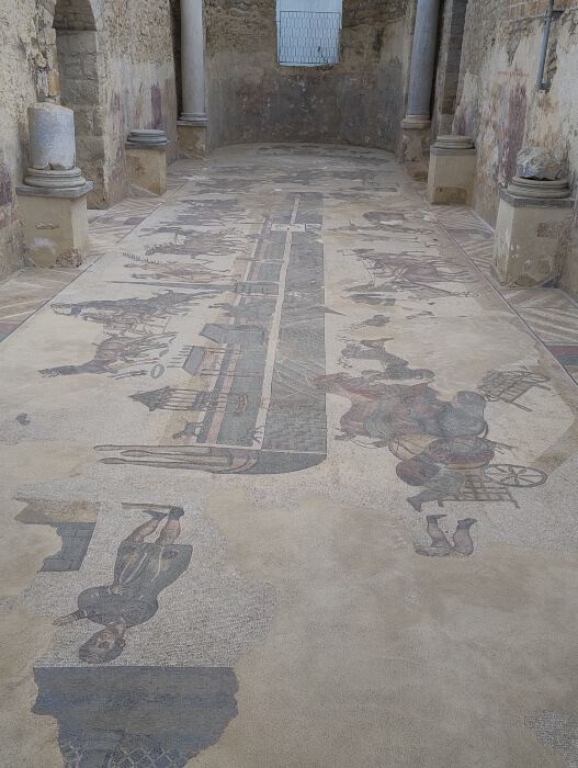 02-VoyagesDeciDela-Villa-romaine-du-casale-OediculeDeVenus