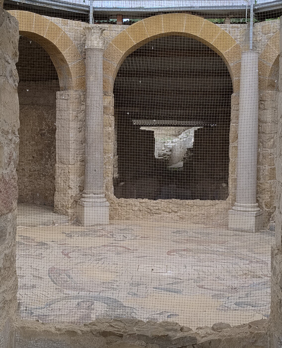 02-VoyagesDeciDela-VillaRomaineDuCasale-SalleDeMassage