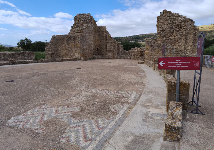 02-voyages-deci-dela-villa-romaine-du-casale-room-of-palestrite