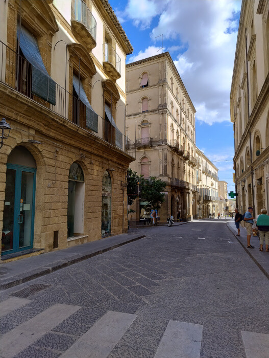 04-Voyages deci dela-Caltagirone-scala di santa maria del monte sicile-rue et ruelles