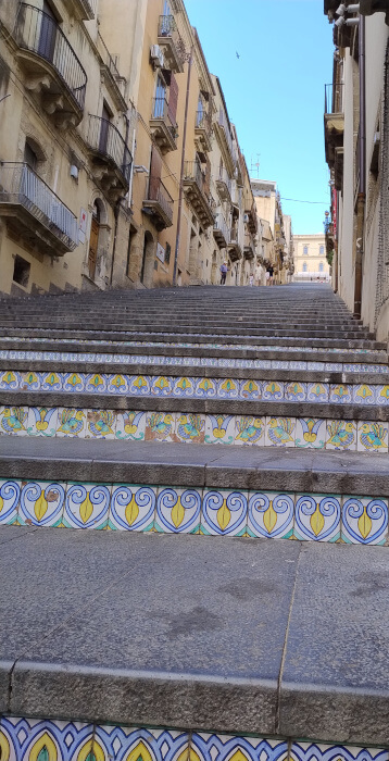 05-Voyages deci dela-Caltagirone-escalier des Santa maria del monte