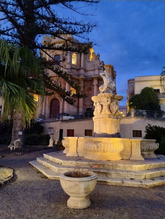 01-Voyages Deci Dela-Sicile-fontaine Noto