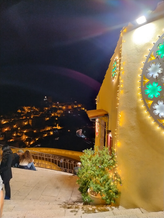 01-Voyages-deci-dela-restaurant-bar-raguse